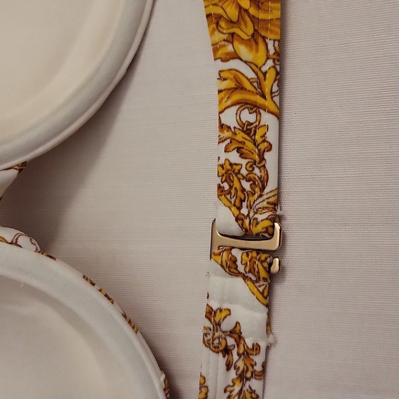 Bathing suit top new with tags bikini top - Picture 3 of 4